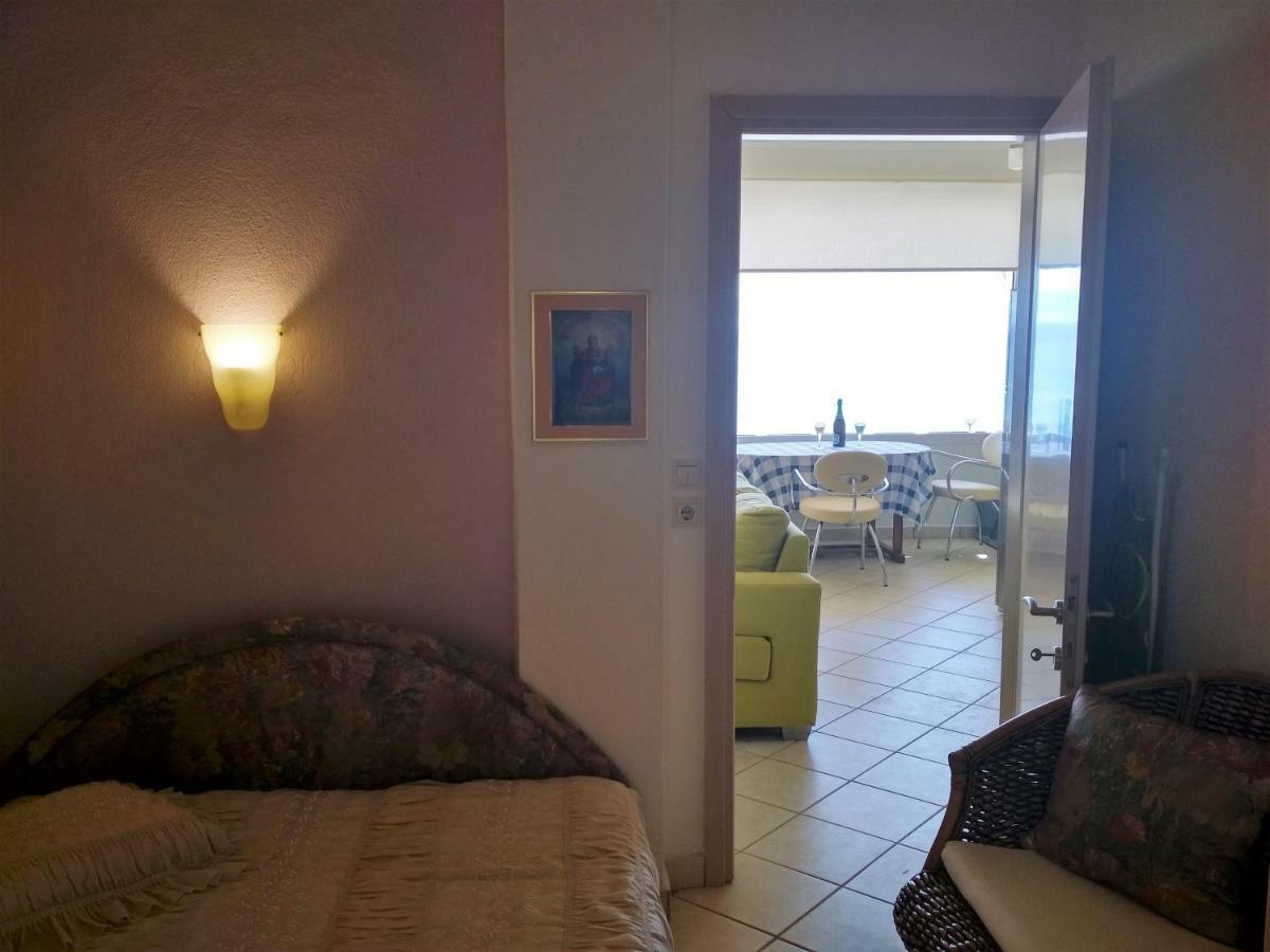 Appartamento Luxury Sea View Ofrínion Esterno foto